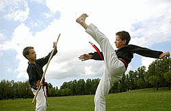 Jermaine (l) en Glenn Luitwieler: ,,Tae Soo Do is een manier van denken en leven.``(foto Lex de Meester)